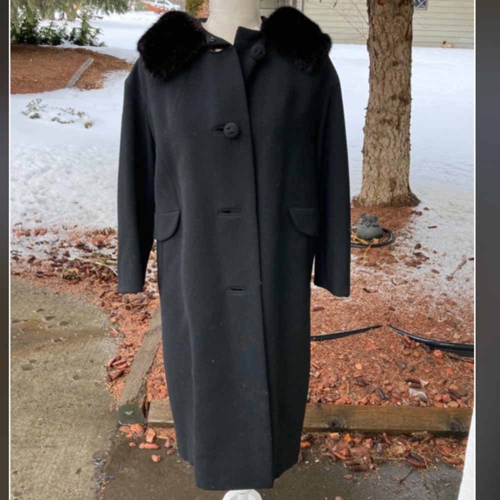 Beautiful vintage Fisher Bros coat -50s style
